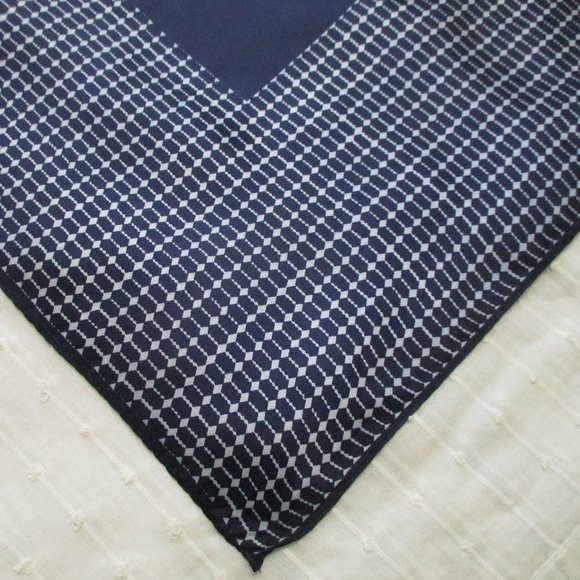 1970s navy & white pattern scarf - Picture 3 of 8